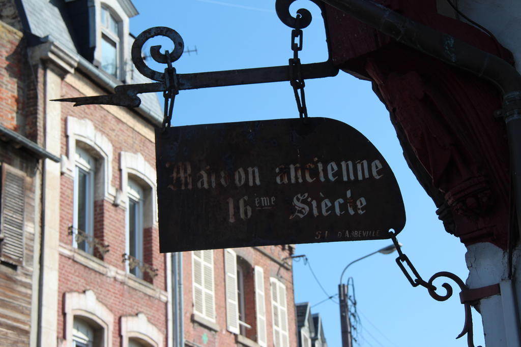Les Capucines Bed and Breakfast Abbeville Eksteriør billede